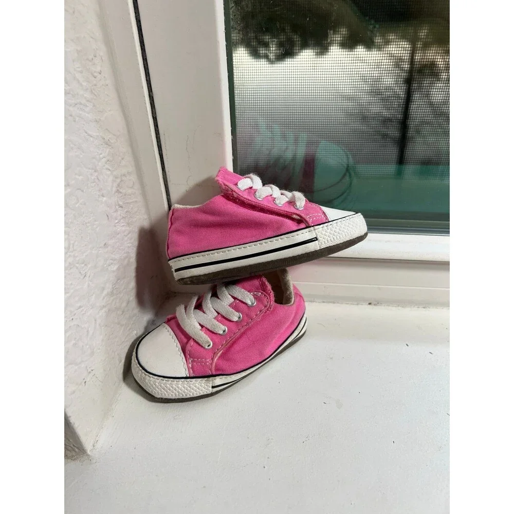 Infant Converse Chuck Taylor All Star Sneakers in Pink! Infant Size 3
